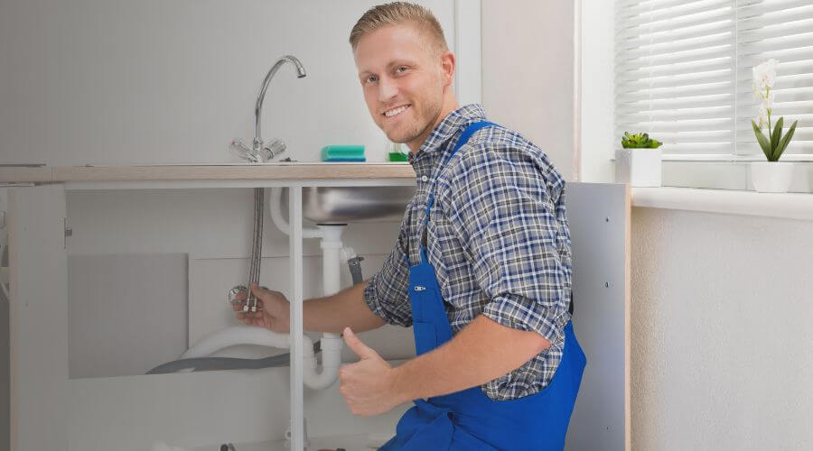 Expert burst pipe repair services in Donovan, IL